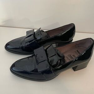 Wonder’s  Black Patent Leather Loafers